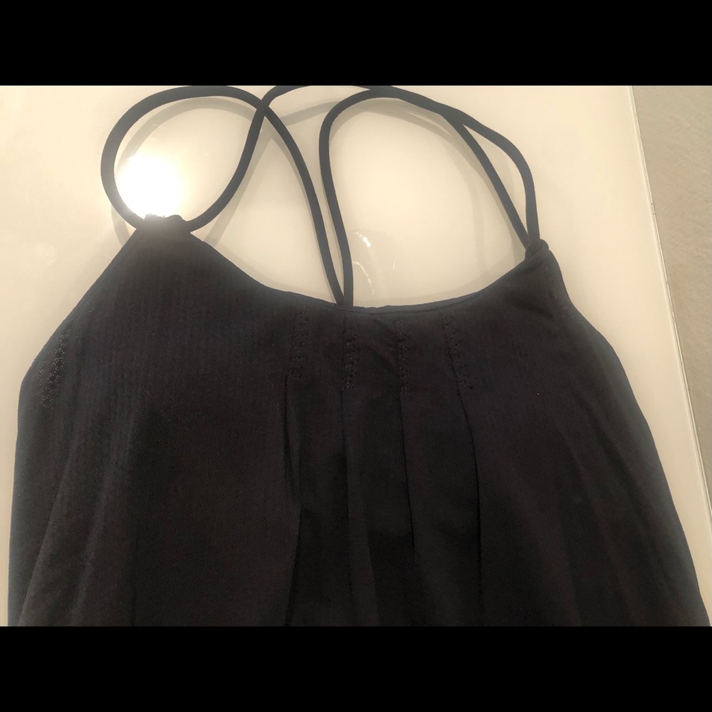 Lululemon light support yoga top w built in bra